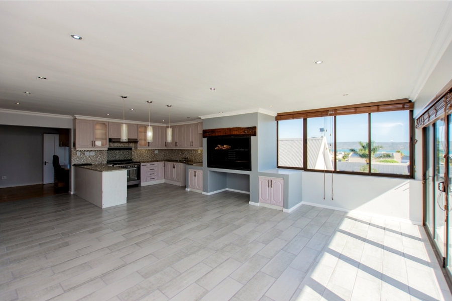 7 Bedroom Property for Sale in Myburgh Park Western Cape